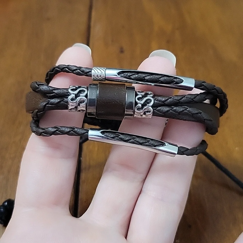 Bracelet - Picture 1 of 2